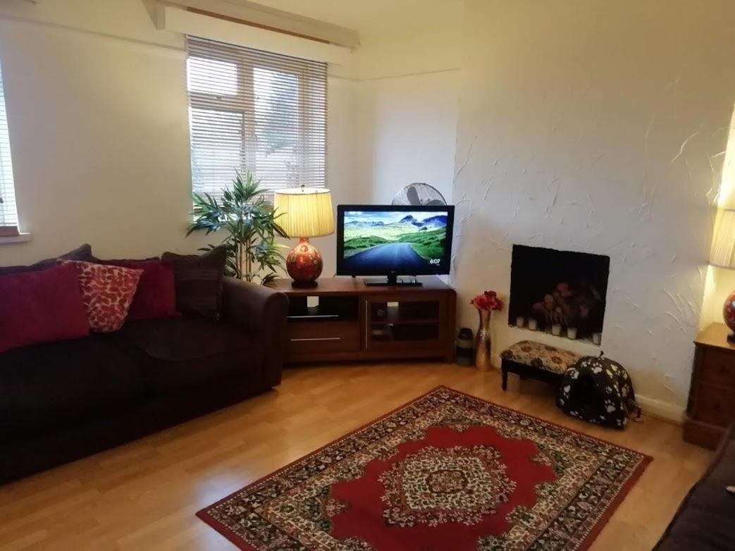 Cozy Loft In Bushey, 20 Mins By Train To Euston London Leilighet Eksteriør bilde