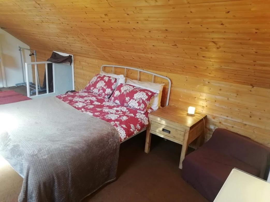 Cozy Loft In Bushey, 20 Mins By Train To Euston London Leilighet Eksteriør bilde