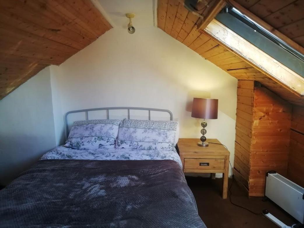 Cozy Loft In Bushey, 20 Mins By Train To Euston London Leilighet Eksteriør bilde