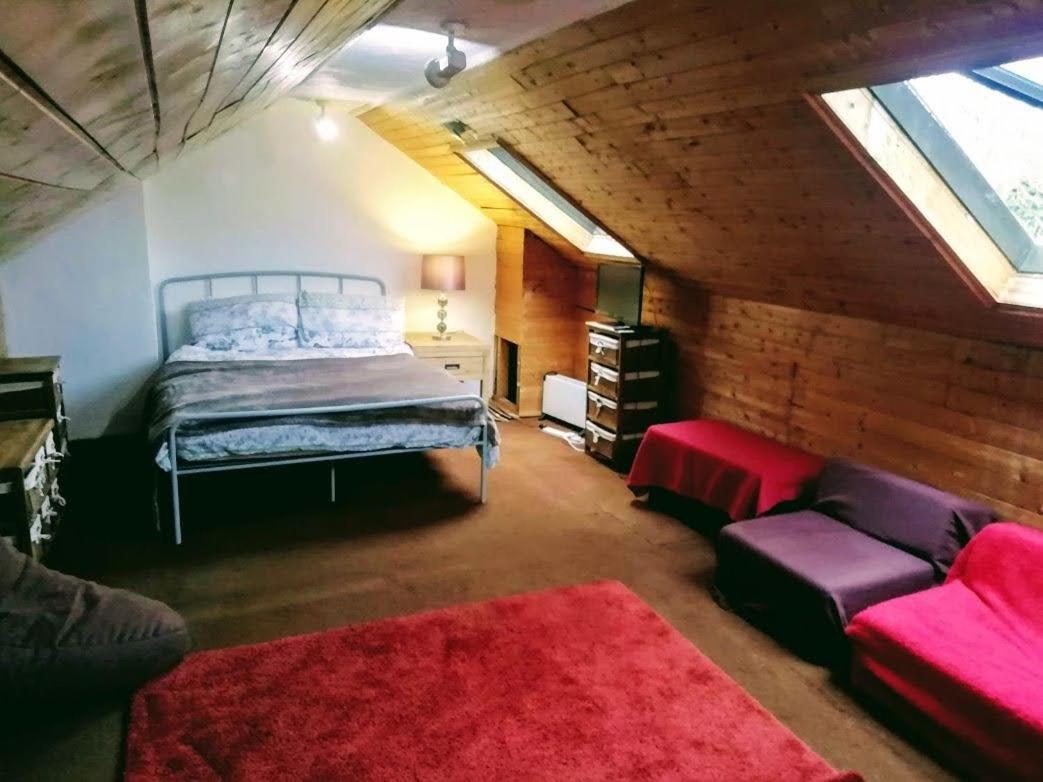 Cozy Loft In Bushey, 20 Mins By Train To Euston London Leilighet Eksteriør bilde