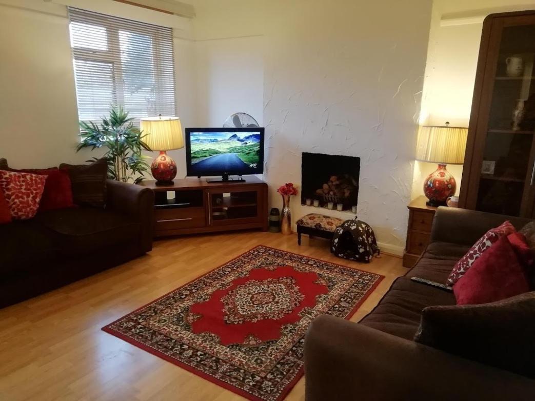 Cozy Loft In Bushey, 20 Mins By Train To Euston London Leilighet Eksteriør bilde