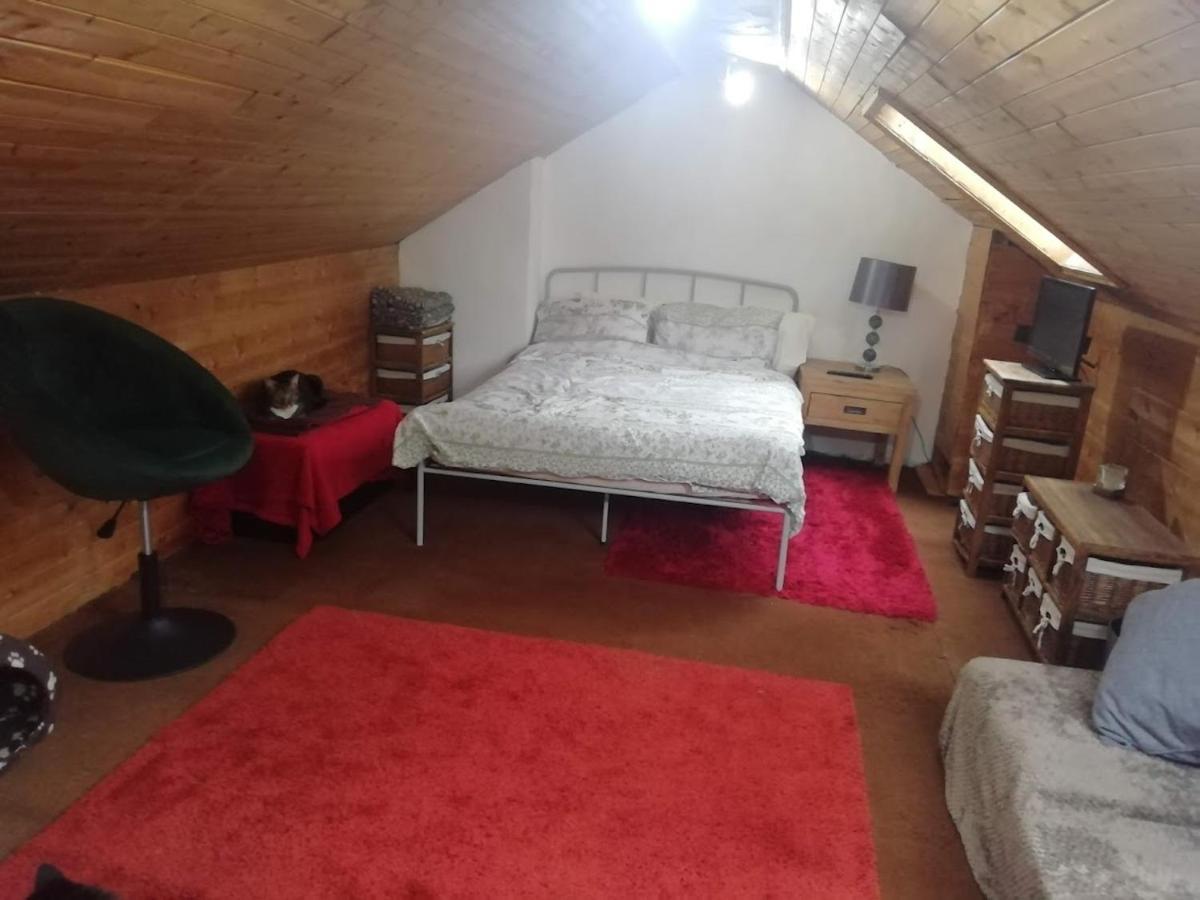 Cozy Loft In Bushey, 20 Mins By Train To Euston London Leilighet Eksteriør bilde
